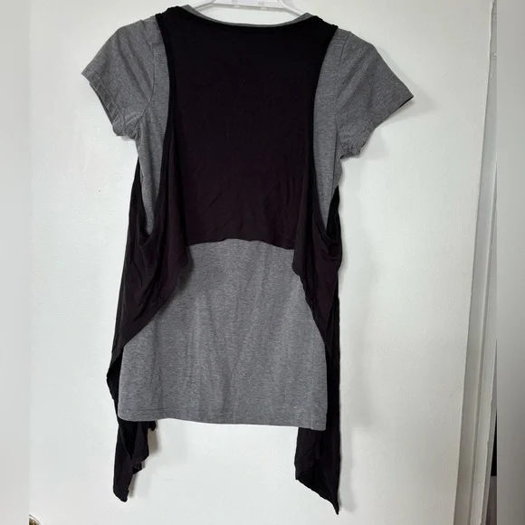 🎉4/30$🎉 Ardene Graphic Top - Size Small - Picture 5 of 5